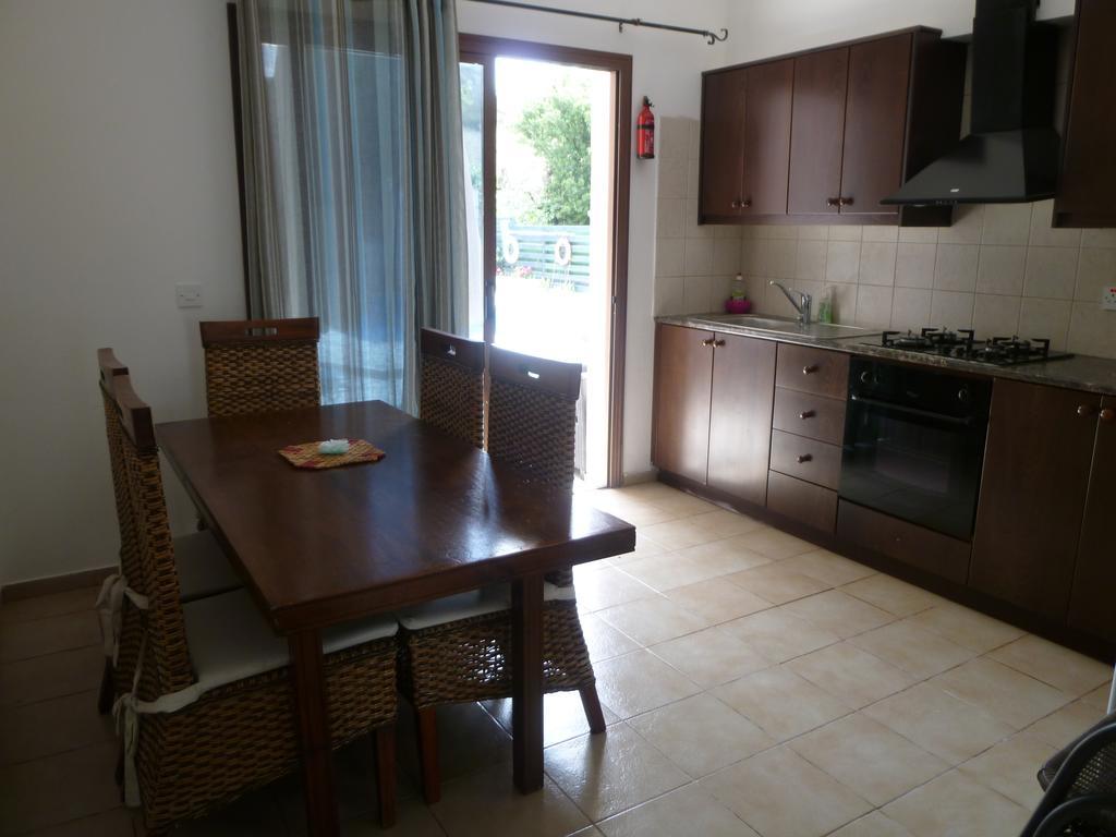 Avra Family Maisonettes Polis Oda fotoğraf