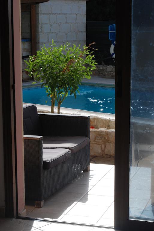 Avra Family Maisonettes Polis Oda fotoğraf